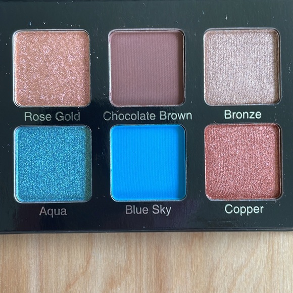 Violet Voss Essentials 2 Eyeshadow Palette - Picture 7 of 7